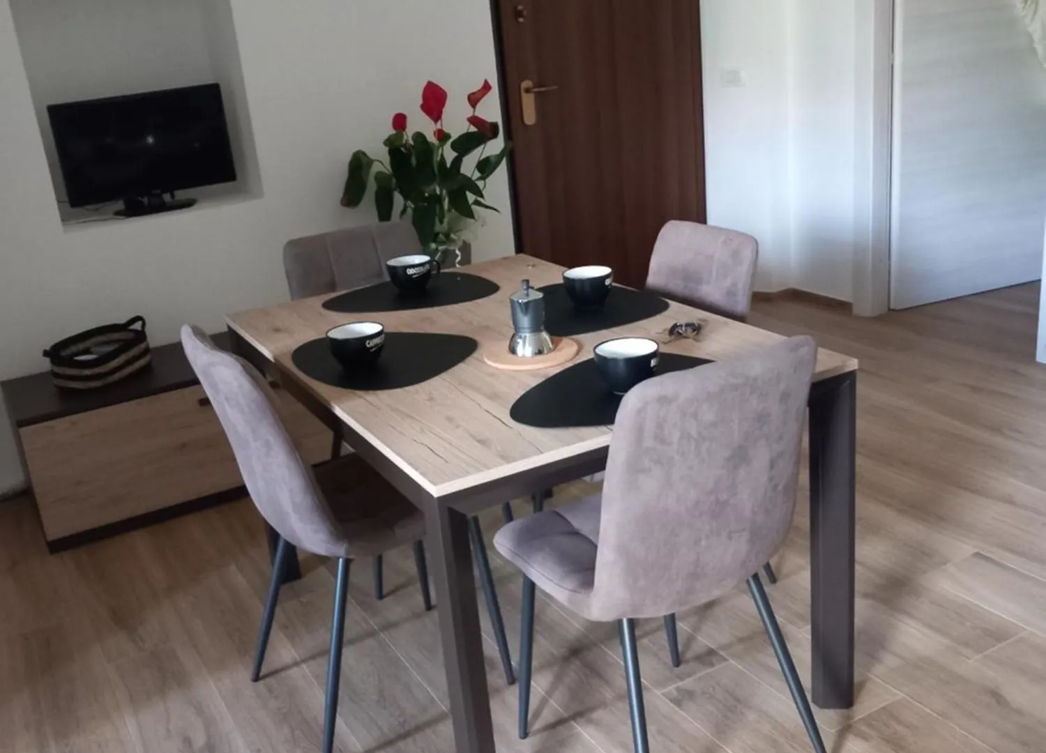 Luxury Garden Flat Apartment Carbonia 0*,