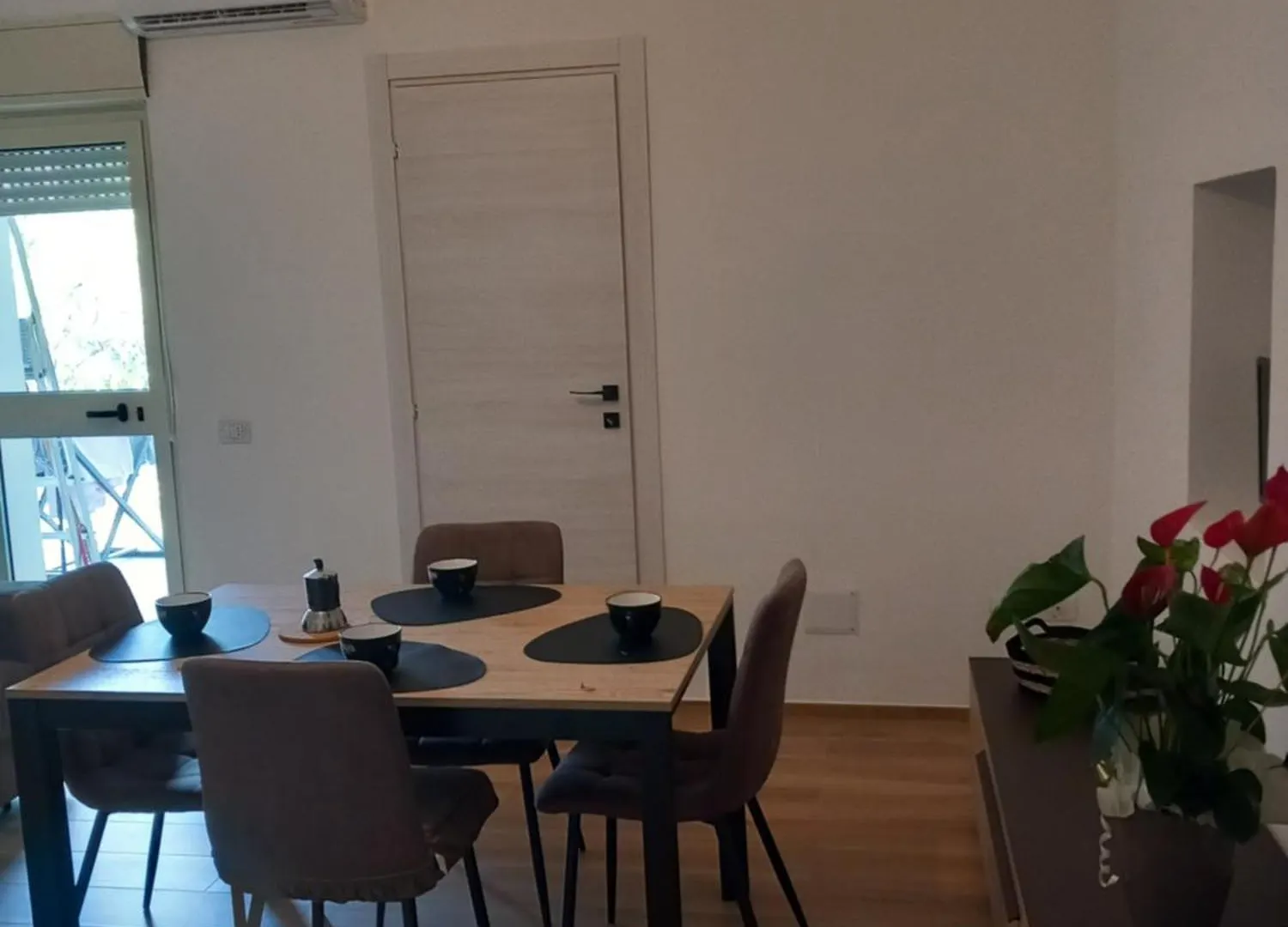 Luxury Garden Flat Apartment Carbonia 0*,