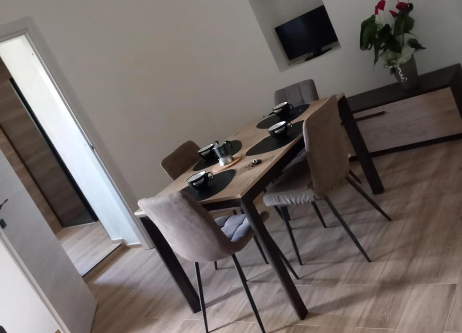 Luxury Garden Flat Apartment Carbonia