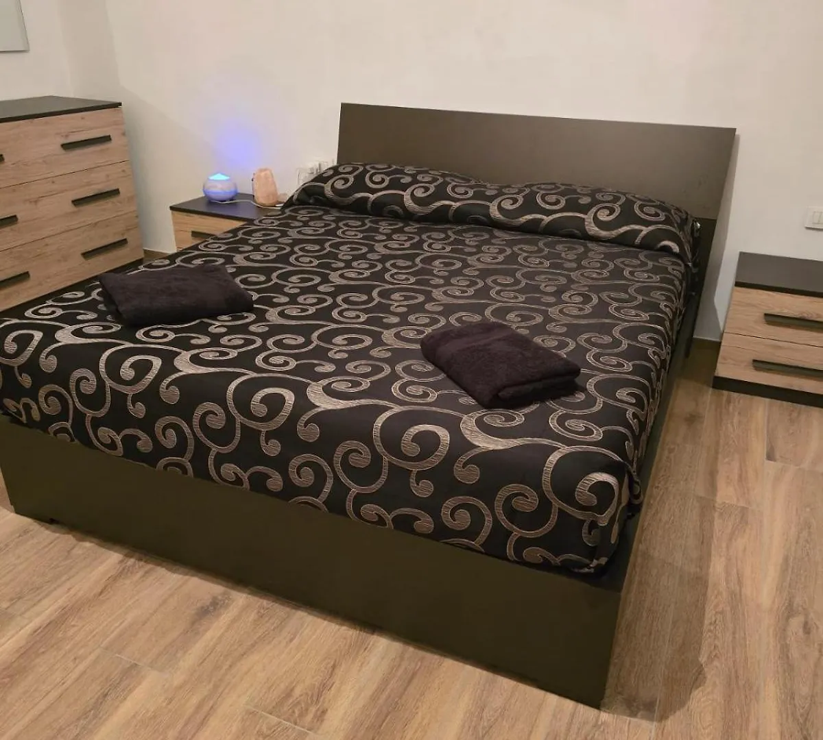 Luxury Garden Flat Apartment Carbonia